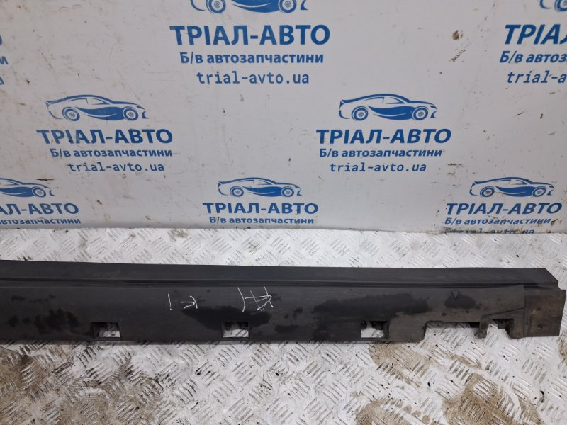 Накладка порога внешняя правая Ford Kuga CBS 2.0 diesel Накладка порога внешняя правая Ford Kuga CBS 2.0 diesel
