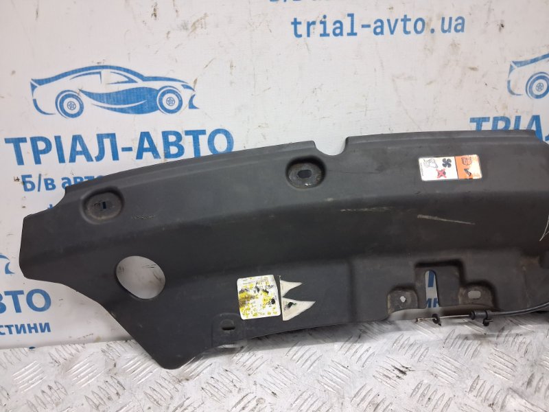 Накладка передней панели Ford Kuga CBS 2.0 diesel Накладка передней панели Ford Kuga CBS 2.0 diesel