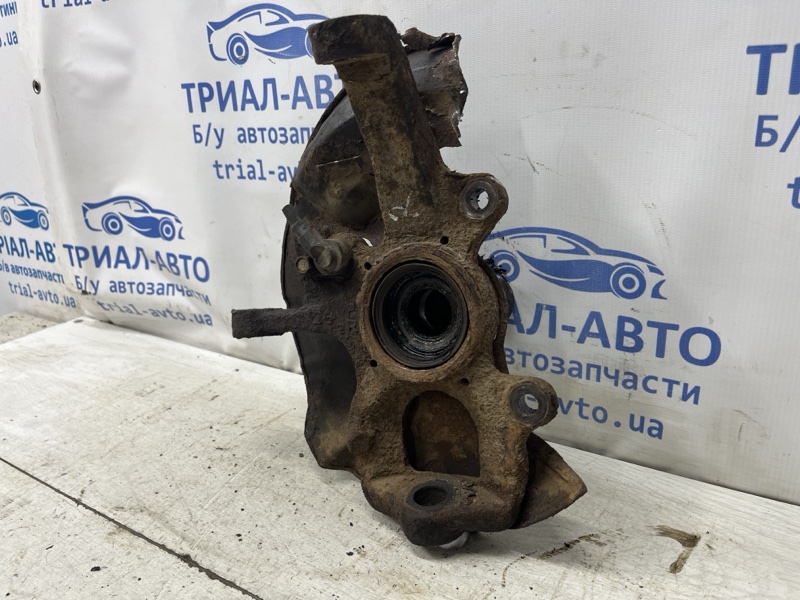 Кулак поворотный правый без ступицы Pajero Sport 1996-2008 K9 2.5 Diesel 4D56 Кулак поворотный правый без ступицы Pajero Sport 1996-2008 K9 2.5 Diesel 4D56