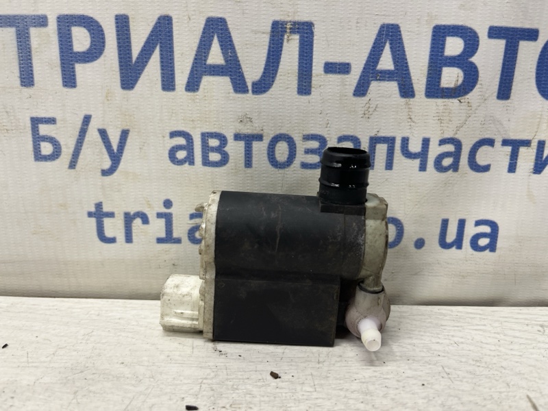 Запчасть насос омывателя стекла Hyundai Tucson 2004-2009 JM 2.0 diesel D4EA 985102C100 Б/У Насос омывателя стекла Hyundai Tucson 2004-2009 JM 2.0 diesel D4EA 985102C100 Б/У
