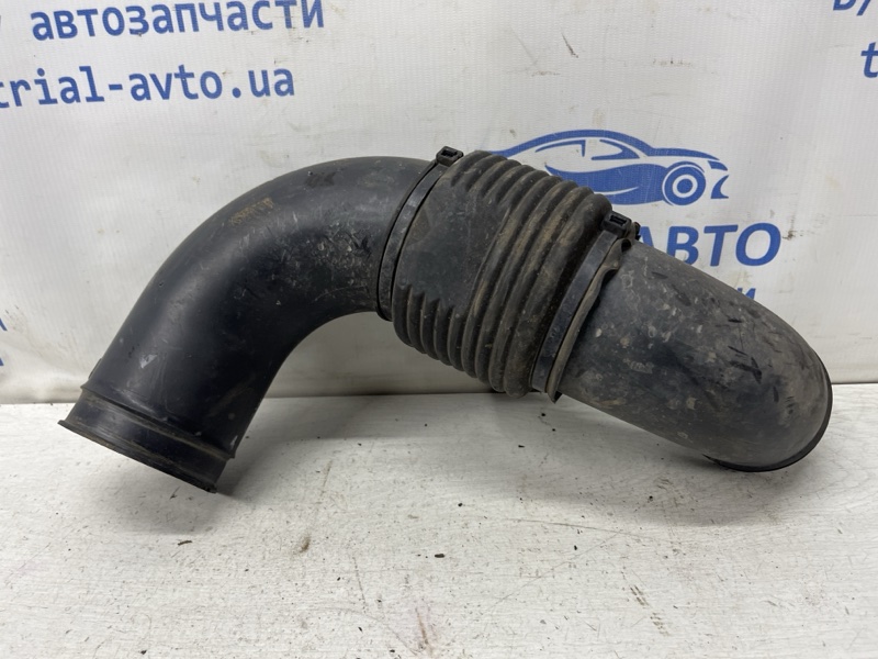 Запчасть патрубок воздушного фильтра Hyundai Tucson 2004-2009 JM 2.0 diesel D4EA 281392E250 Б/У Патрубок воздушного фильтра Hyundai Tucson 2004-2009 JM 2.0 diesel D4EA 281392E250 Б/У
