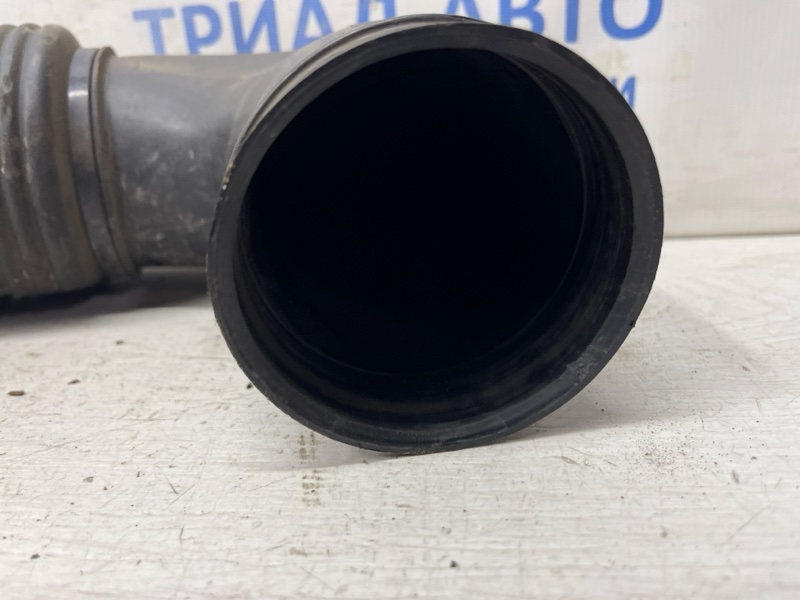 Патрубок воздушного фильтра Tucson 2004-2009 JM 2.0 diesel D4EA Патрубок воздушного фильтра Tucson 2004-2009 JM 2.0 diesel D4EA