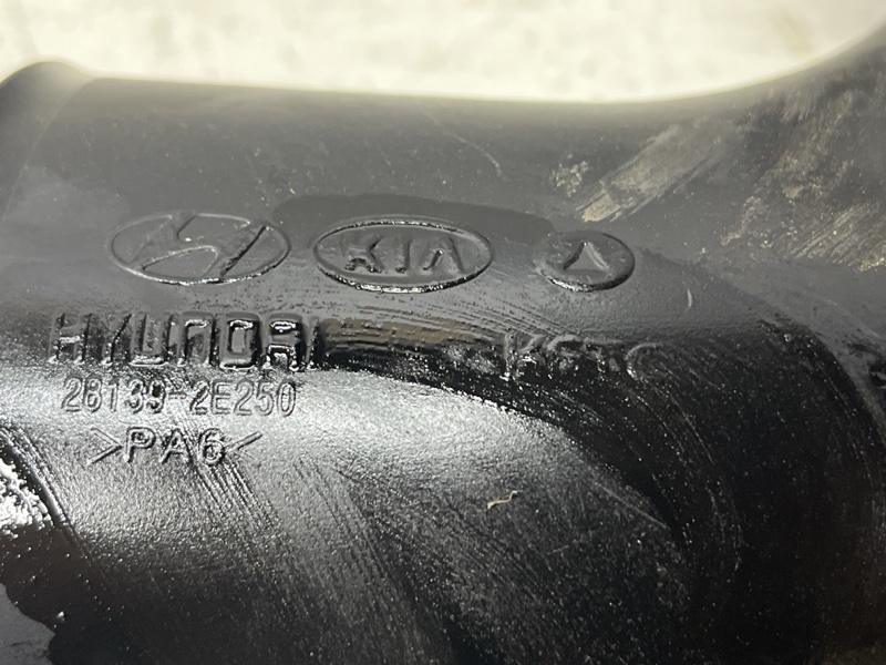 Патрубок воздушного фильтра Tucson 2004-2009 JM 2.0 diesel D4EA Патрубок воздушного фильтра Tucson 2004-2009 JM 2.0 diesel D4EA