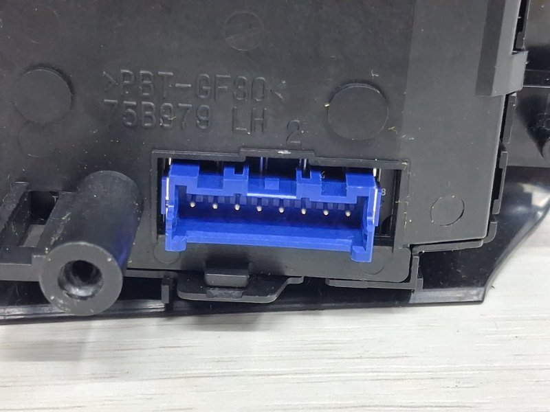 Кнопки руля Mazda CX 7 ER 2.2 дизель MZR-CD Кнопки руля Mazda CX 7 ER 2.2 дизель MZR-CD