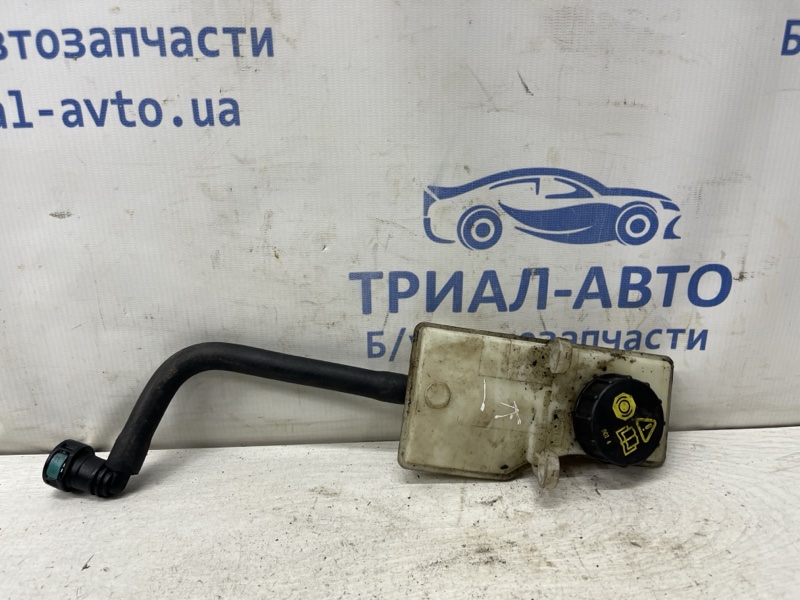 Запчасть бачок главного тормозного цилиндра Ford Kuga 2011-2019 CBS 2.0 diesel 1901455 Б/У Бачок главного тормозного цилиндра Ford Kuga 2011-2019 CBS 2.0 diesel 1901455 Б/У