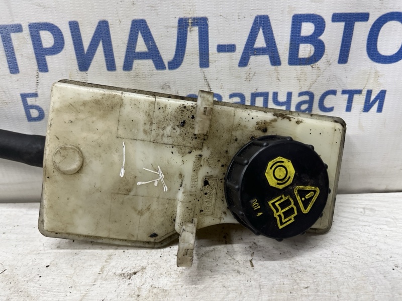 Бачок главного тормозного цилиндра Kuga 2011-2019 CBS 2.0 diesel Бачок главного тормозного цилиндра Kuga 2011-2019 CBS 2.0 diesel