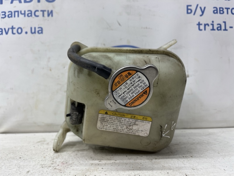 Бачок радиатора (расширительный) Tucson 2004-2009 JM 2.0 diesel D4EA Бачок радиатора (расширительный) Tucson 2004-2009 JM 2.0 diesel D4EA