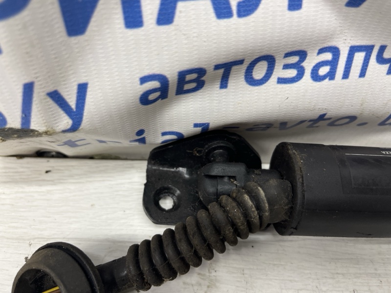 Амортизатор крышки багажника Ford Kuga CBS 2.0 diesel Амортизатор крышки багажника Ford Kuga CBS 2.0 diesel