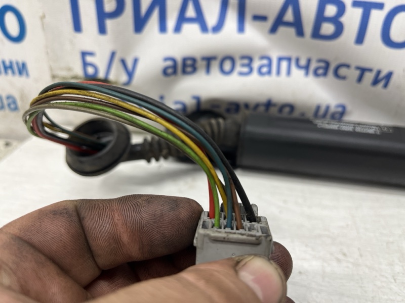 Амортизатор крышки багажника Kuga 2011-2019 CBS 2.0 diesel Амортизатор крышки багажника Kuga 2011-2019 CBS 2.0 diesel