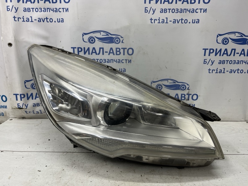 Запчасть фара правая ксенон Ford Kuga 2011-2019 CBS 2.0 diesel 5258764 Б/У Фара правая Ксенон Ford Kuga 2011-2019 CBS 2.0 diesel 5258764 Б/У
