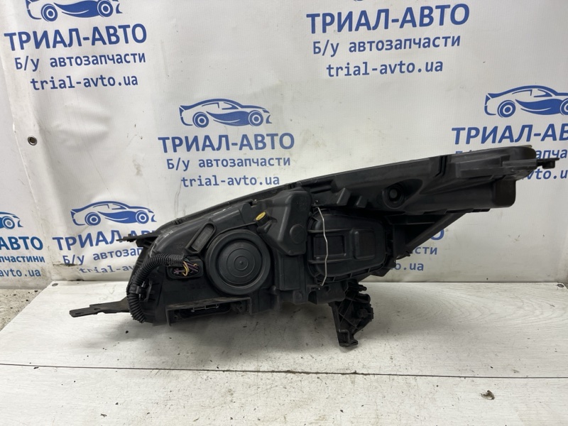 Фара правая Ксенон Kuga 2011-2019 CBS 2.0 diesel Фара правая Ксенон Kuga 2011-2019 CBS 2.0 diesel