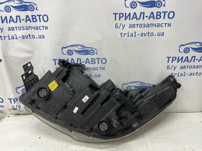 Фара правая Ксенон Kuga 2011-2019 CBS 2.0 diesel Фара правая Ксенон Kuga 2011-2019 CBS 2.0 diesel