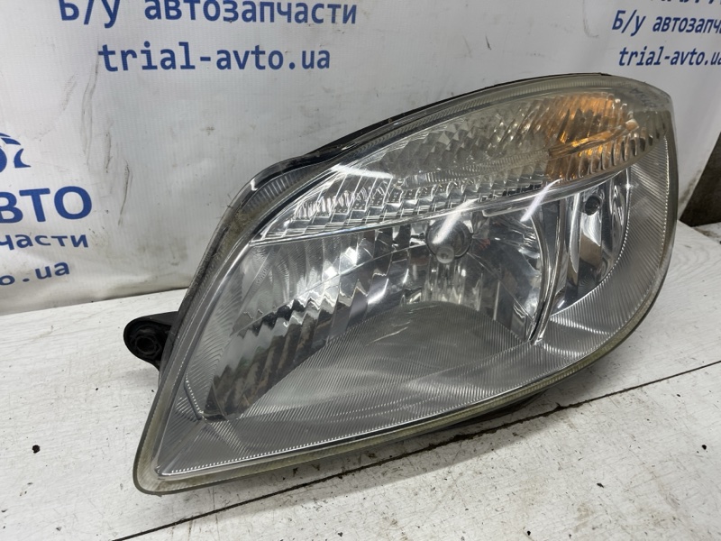 Фара левая Skoda Fabia 5J 1.4 diesel Фара левая Skoda Fabia 5J 1.4 diesel