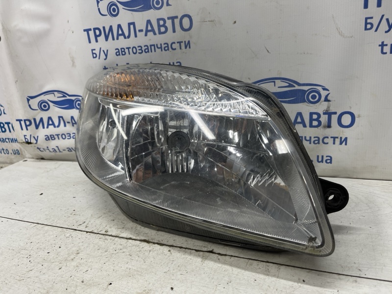 Фара правая Fabia 2007-2014 5J 1.4 diesel Фара правая Fabia 2007-2014 5J 1.4 diesel
