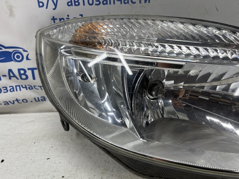 Фара правая Fabia 2007-2014 5J 1.4 diesel Фара правая Fabia 2007-2014 5J 1.4 diesel