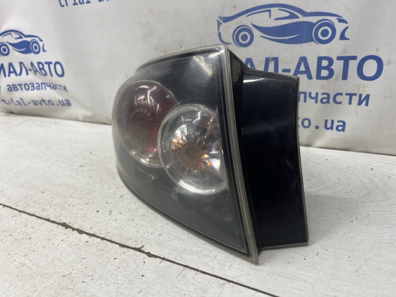 Фонарь задний внешний левый Mazda 3 BK 1.6 бензин Z6 Фонарь задний внешний левый Mazda 3 BK 1.6 бензин Z6