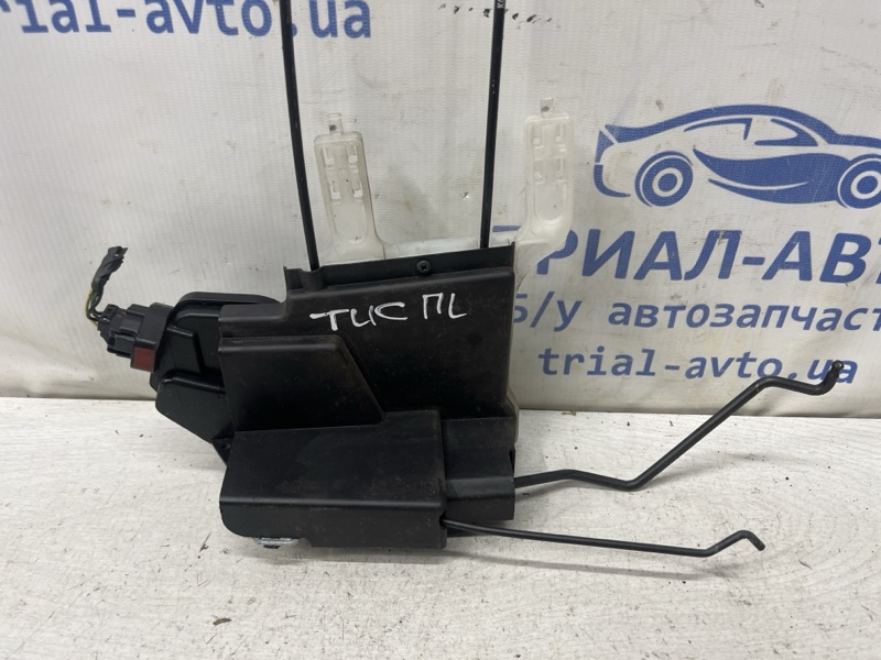 Замок двери передний левый Tucson 2004-2009 JM 2.0 diesel D4EA Замок двери передний левый Tucson 2004-2009 JM 2.0 diesel D4EA