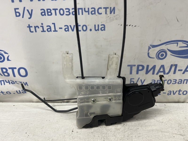 Замок двери передний левый Hyundai Tucson JM 2.0 diesel D4EA Замок двери передний левый Hyundai Tucson JM 2.0 diesel D4EA