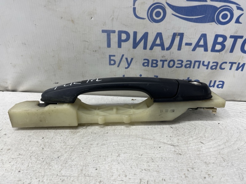Ручка двери внешняя передняя левая Tucson 2004-2009 JM 2.0 diesel D4EA Ручка двери внешняя передняя левая Tucson 2004-2009 JM 2.0 diesel D4EA