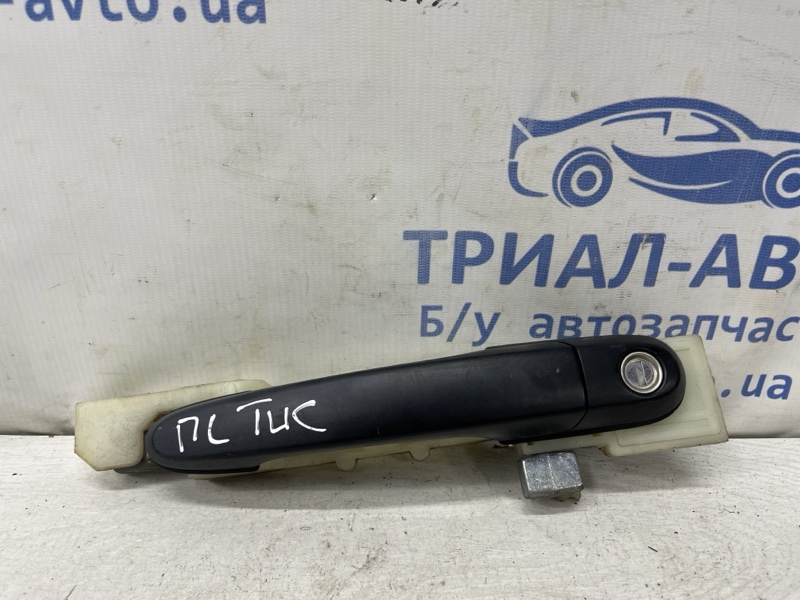 Запчасть ручка двери внешняя передняя правая Hyundai Tucson 2004-2009 JM 2.0 diesel D4EA 826602E000 Б/У Ручка двери внешняя передняя правая Hyundai Tucson 2004-2009 JM 2.0 diesel D4EA 826602E000 Б/У
