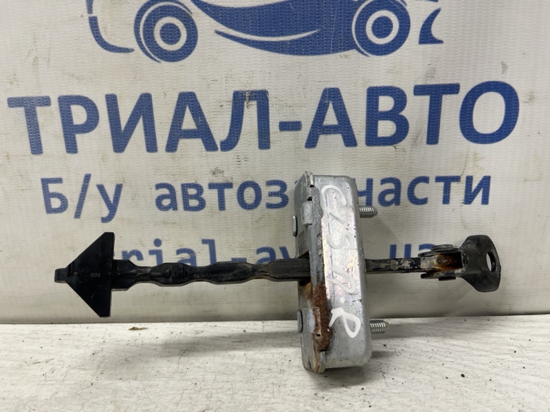 Запчасть ограничитель двери передний правый Mazda CX 5 2011-2017 KE 2.2 diesel KD5358270C Б/У Ограничитель двери передний правый Mazda CX 5 2011-2017 KE 2.2 diesel KD5358270C Б/У