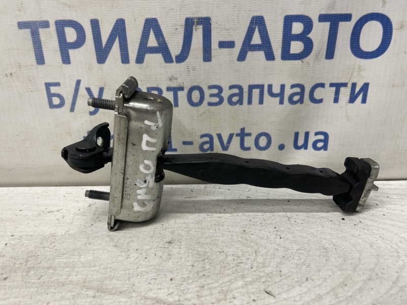 Запчасть ограничитель двери передний левый Ford Kuga 2011-2019 CBS 2.0 diesel 1641573 Б/У Ограничитель двери передний левый Ford Kuga 2011-2019 CBS 2.0 diesel 1641573 Б/У