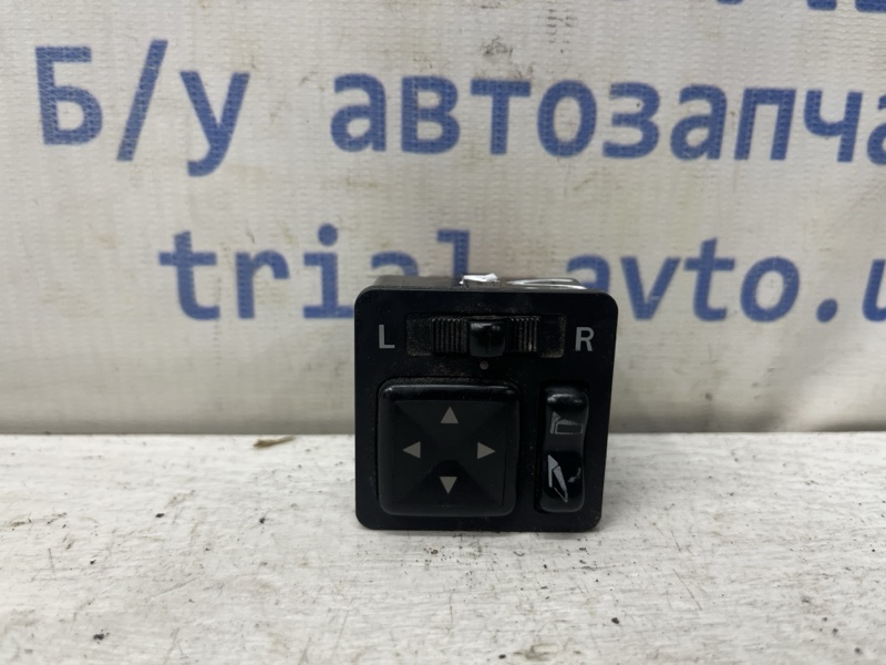 Запчасть корректор зеркал Mitsubishi Pajero Sport 1996-2008 K9 2.5 Diesel 4D56 MR951347 Б/У Корректор зеркал Mitsubishi Pajero Sport 1996-2008 K9 2.5 Diesel 4D56 MR951347 Б/У
