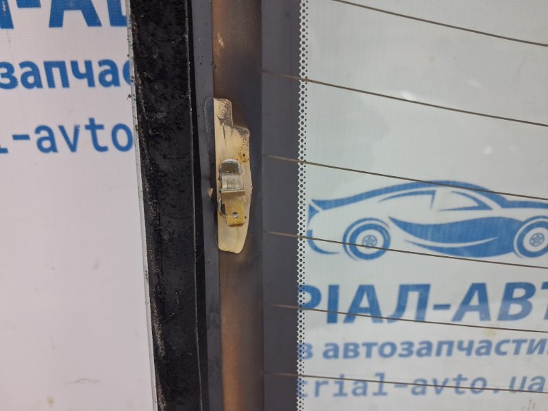 Стекло в кузов заднее 3 2003-2009 BK 1.6 бензин Z6 Стекло в кузов заднее 3 2003-2009 BK 1.6 бензин Z6