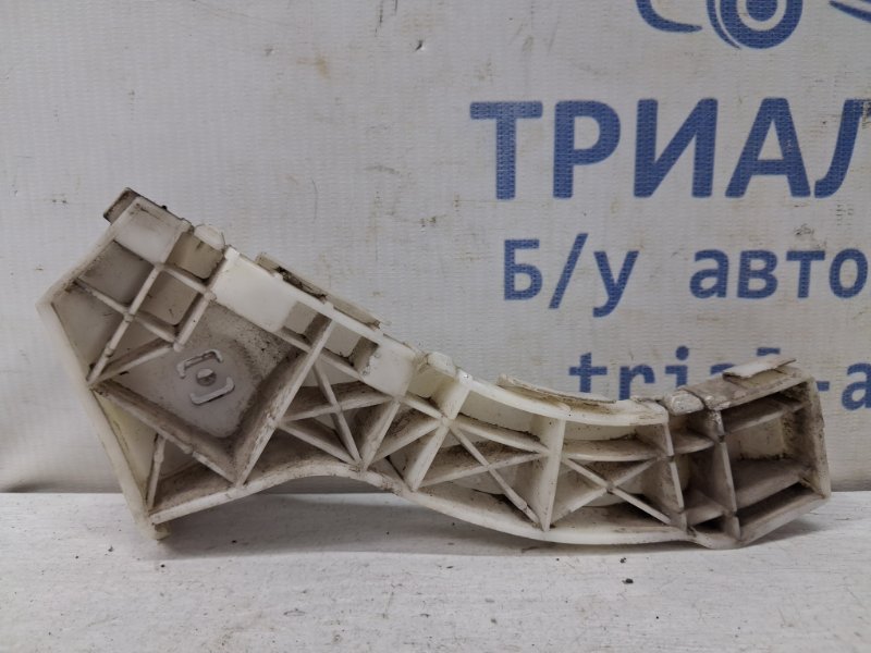 Запчасть кронштейн бампера передний левый Mazda 3 2003-2009 BK 1.6 бензин Z6 BN8V-50-0U1C Б/У Кронштейн бампера передний левый Mazda 3 2003-2009 BK 1.6 бензин Z6 BN8V-50-0U1C Б/У