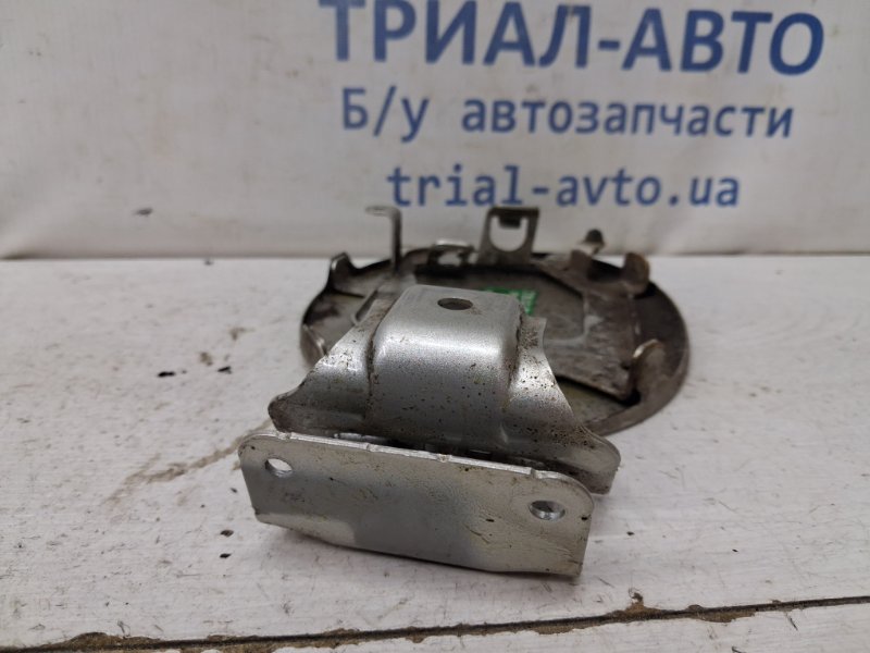 Лючок бака 3 2003-2009 BK 1.6 бензин Z6 Лючок бака 3 2003-2009 BK 1.6 бензин Z6