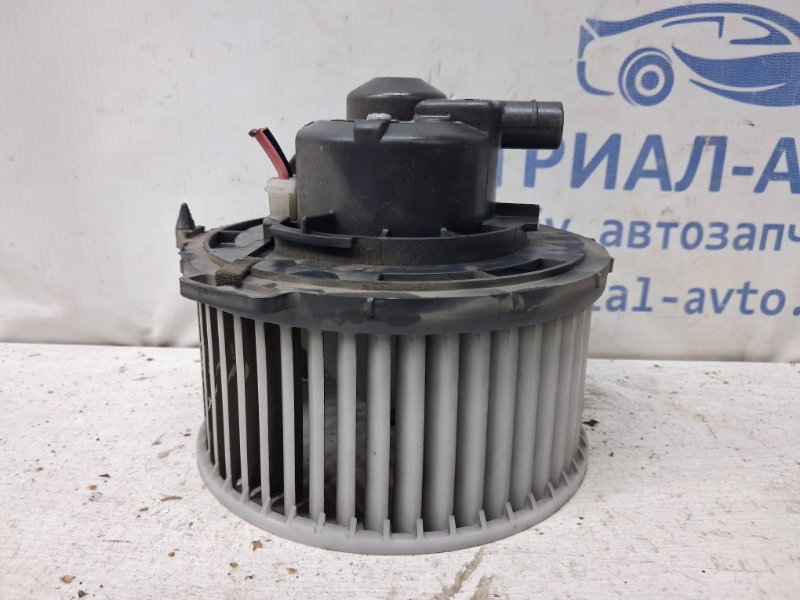Запчасть моторчик печки Mazda 3 2003-2009 BK 1.6 бензин Z6 BP4K-61-B10 Б/У Моторчик печки Mazda 3 2003-2009 BK 1.6 бензин Z6 BP4K-61-B10 Б/У