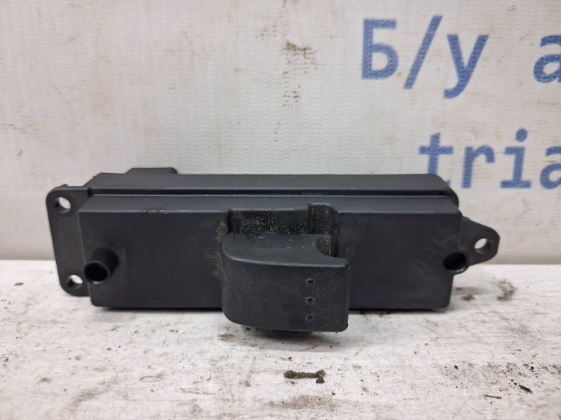Запчасть кнопка стеклоподъемника Mazda 3 2003-2009 BK 1.6 бензин Z6 BP4K66370 Б/У Кнопка стеклоподъемника Mazda 3 2003-2009 BK 1.6 бензин Z6 BP4K66370 Б/У