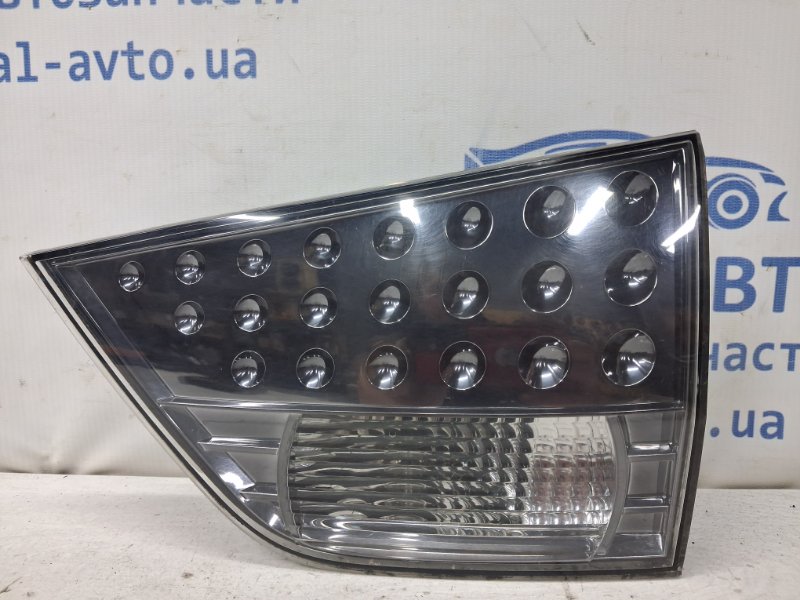 Запчасть фонарь задний внутренний правый Mitsubishi Outlander 2007-2012 XL 2.2 diesel 4N14 8331A006 Б/У Фонарь задний внутренний правый Mitsubishi Outlander 2007-2012 XL 2.2 diesel 4N14 8331A006 Б/У