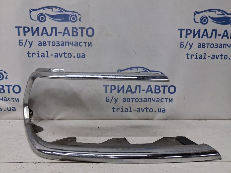 Накладка правая Mitsubishi Pajero Sport 1996-2008 K9 2.5 Diesel 4D56 MR650998 Б/У