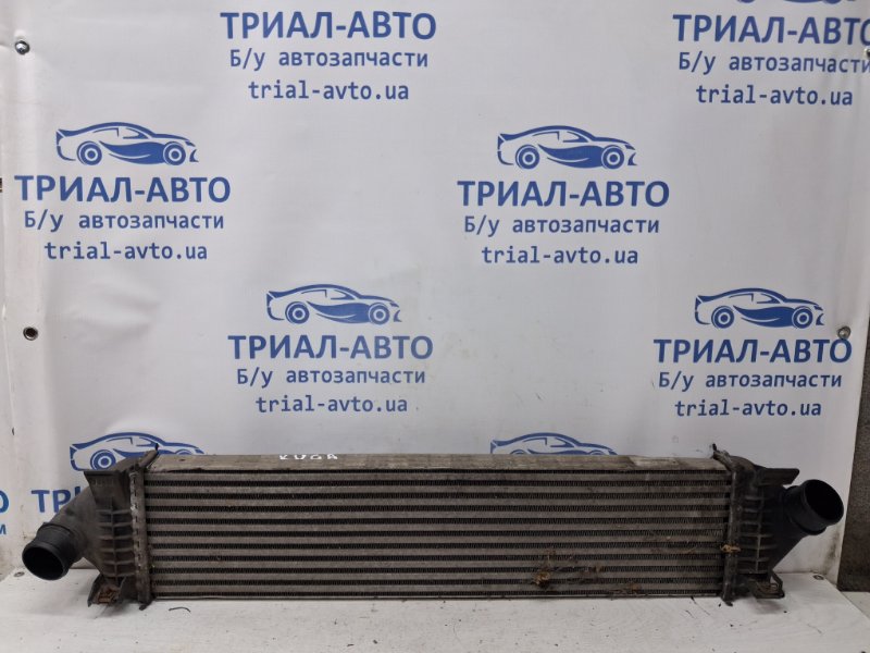 Запчасть радиатор интеркуллера Ford Kuga 2011-2019 CBS 2.0 diesel 1673687 Б/У Радиатор интеркуллера Ford Kuga 2011-2019 CBS 2.0 diesel 1673687 Б/У