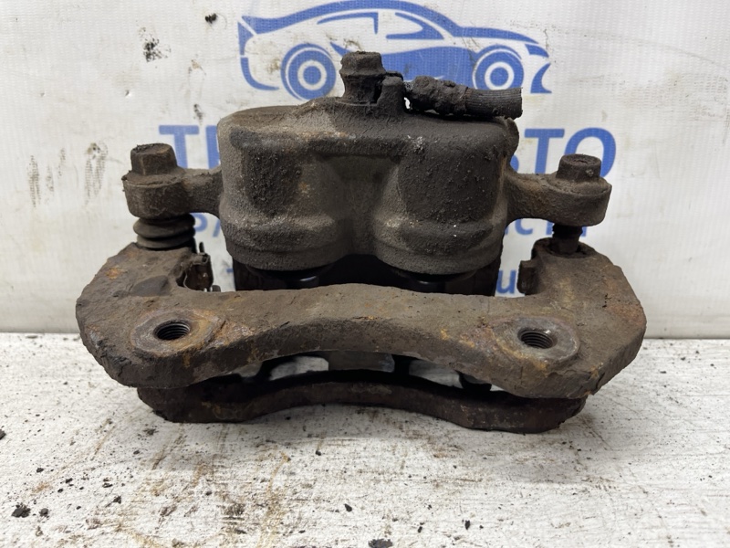 Суппорт передний правый Mitsubishi Outlander XL 2.2 diesel 4N14 Суппорт передний правый Mitsubishi Outlander XL 2.2 diesel 4N14