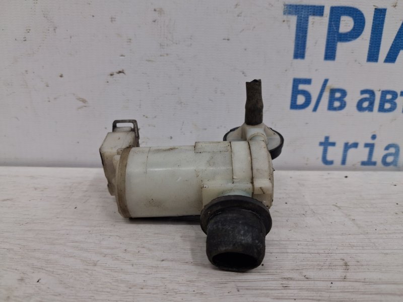 Насос омывателя стекла X-Trail 2007-2015 T31 2.5 бензин QR25DE Насос омывателя стекла X-Trail 2007-2015 T31 2.5 бензин QR25DE