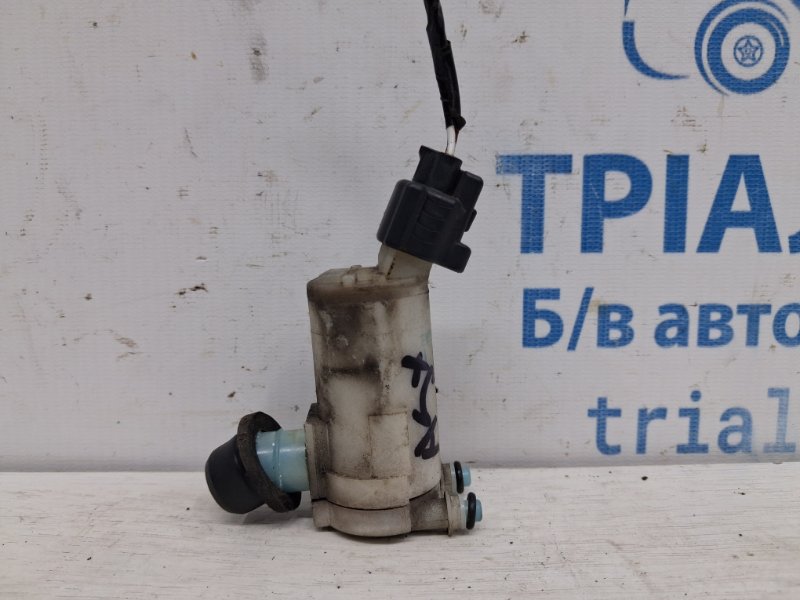 Запчасть насос омывателя стекла Mitsubishi ASX 2010- GA 1.8 Diesel 4N13 8260A217 Б/У Насос омывателя стекла Mitsubishi ASX 2010- GA 1.8 Diesel 4N13 8260A217 Б/У