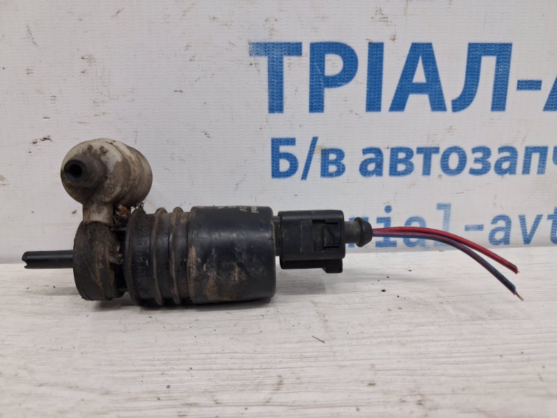 Запчасть насос омывателя стекла Mitsubishi Outlander 2007-2012 XL 2.2 diesel 4N14 Б/У Насос омывателя стекла Mitsubishi Outlander 2007-2012 XL 2.2 diesel 4N14 Б/У