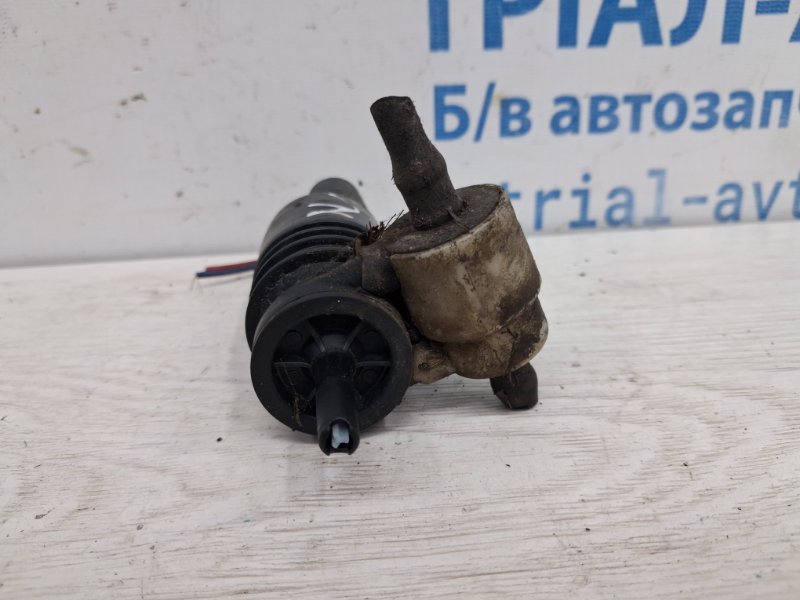Насос омывателя стекла Mitsubishi Outlander XL 2.2 diesel 4N14 Насос омывателя стекла Mitsubishi Outlander XL 2.2 diesel 4N14