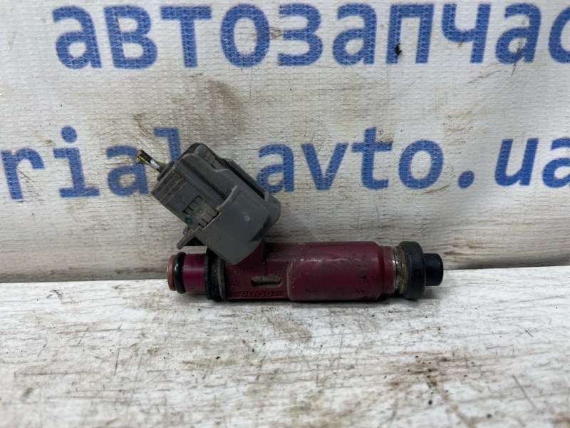 Запчасть форсунка топливная Mazda 3 2003-2009 BK 1.6 бензин Z6 BP4W-13-250 Б/У Форсунка топливная Mazda 3 2003-2009 BK 1.6 бензин Z6 BP4W-13-250 Б/У