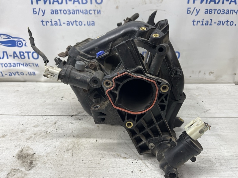 Коллектор впускной пластик Mazda 3 BK 1.6 бензин Z6 Коллектор впускной пластик Mazda 3 BK 1.6 бензин Z6