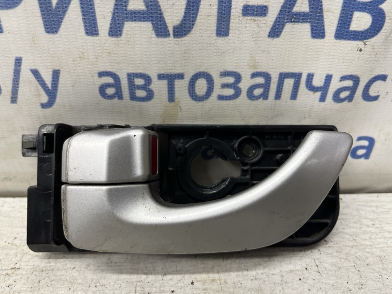 Запчасть ручка двери внутренняя левая Hyundai Sonata 2004-2010 NF 2.4 бензин G4KC 826103K020XZ Б/У Ручка двери внутренняя левая Hyundai Sonata 2004-2010 NF 2.4 бензин G4KC 826103K020XZ Б/У