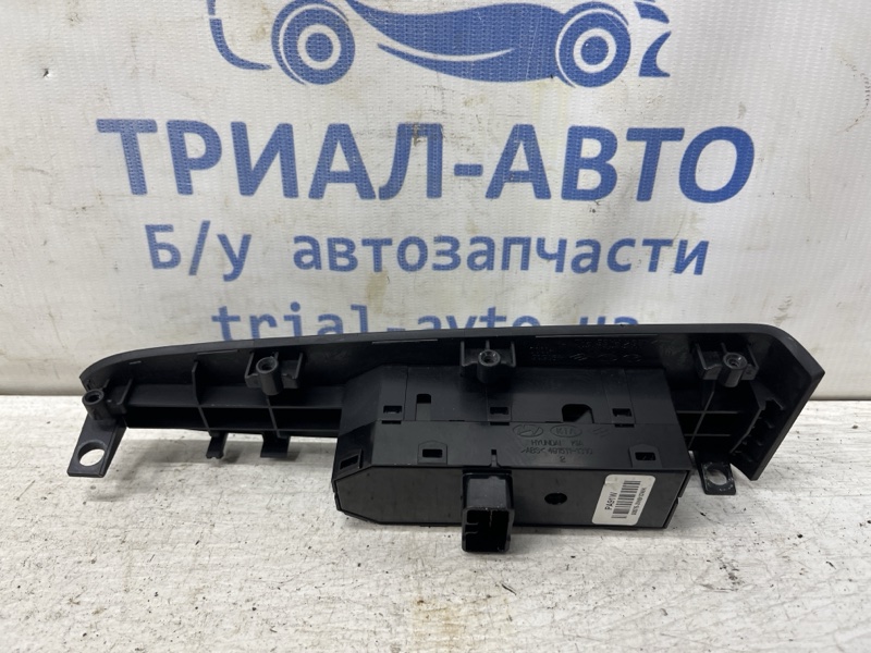 Кнопка стеклоподъемника Kia Sportage SL 2.0 diesel D4HA Кнопка стеклоподъемника Kia Sportage SL 2.0 diesel D4HA