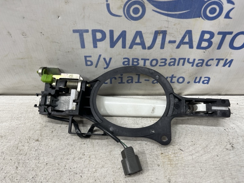 Ручка двери внешняя передняя левая Mitsubishi Outlander GF 2.0 бензин 4B11 Ручка двери внешняя передняя левая Mitsubishi Outlander GF 2.0 бензин 4B11