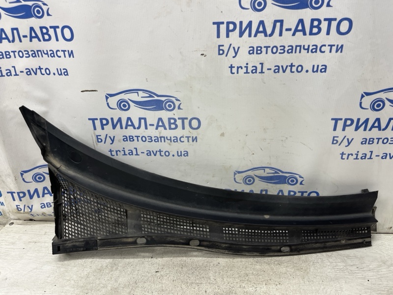 Запчасть дефлектор дворников правый Mazda 3 2003-2009 BK 1.6 бензин Z6 BN8V-50-7R0F Б/У Дефлектор дворников правый Mazda 3 2003-2009 BK 1.6 бензин Z6 BN8V-50-7R0F Б/У