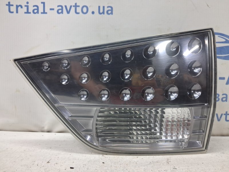 Фонарь задний внутренний правый Mitsubishi Outlander 2007-2012 XL 2.4 бензин 4b12 8331A006 Б/У