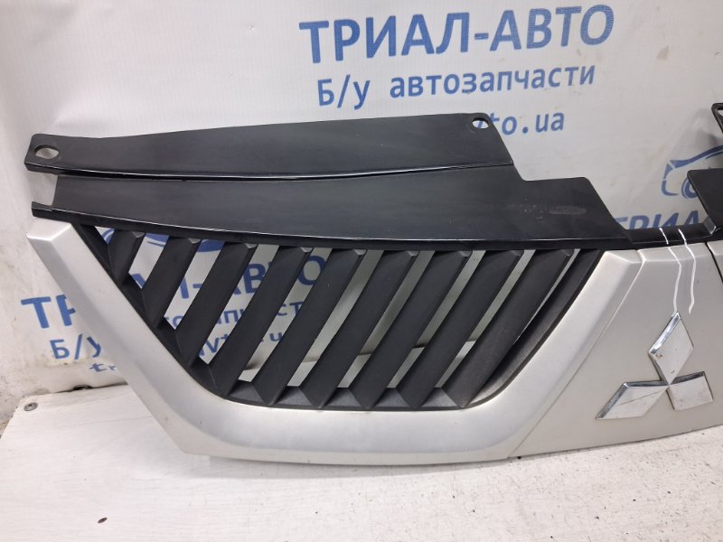 Решетка радиатора Mitsubishi Outlander XL 2.4 бензин 4b12 Решетка радиатора Mitsubishi Outlander XL 2.4 бензин 4b12