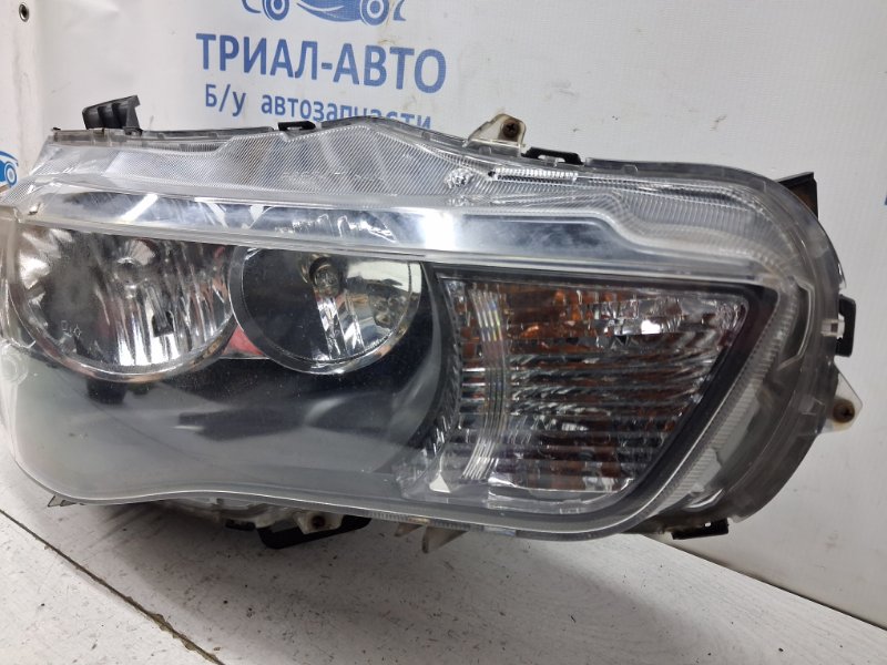 Фара правая Mitsubishi Outlander XL 2.2 diesel 4N14