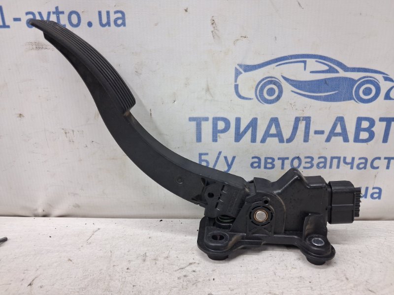 Запчасть педаль газа Mitsubishi Outlander 2007-2012 XL 2.4 бензин 4b12 MN101544 Б/У Педаль газа Mitsubishi Outlander 2007-2012 XL 2.4 бензин 4b12 MN101544 Б/У